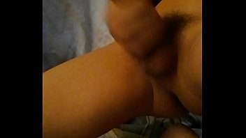 Aqui masturbá_ndome un rato en mi cuarto